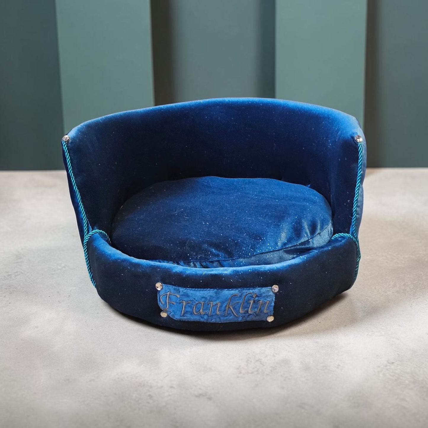 Personalized embroidered glitter round pet bed, custom dog bed
