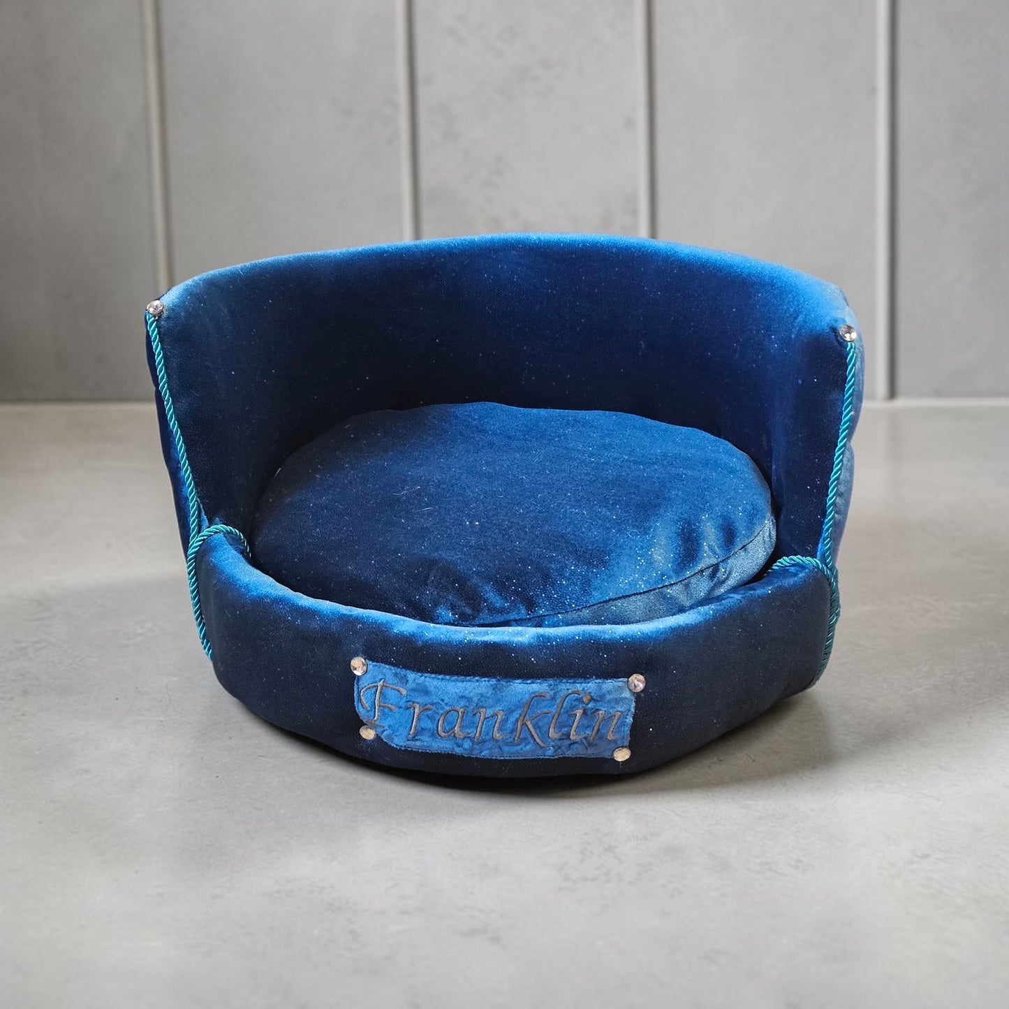 Personalized embroidered glitter round pet bed, custom dog bed