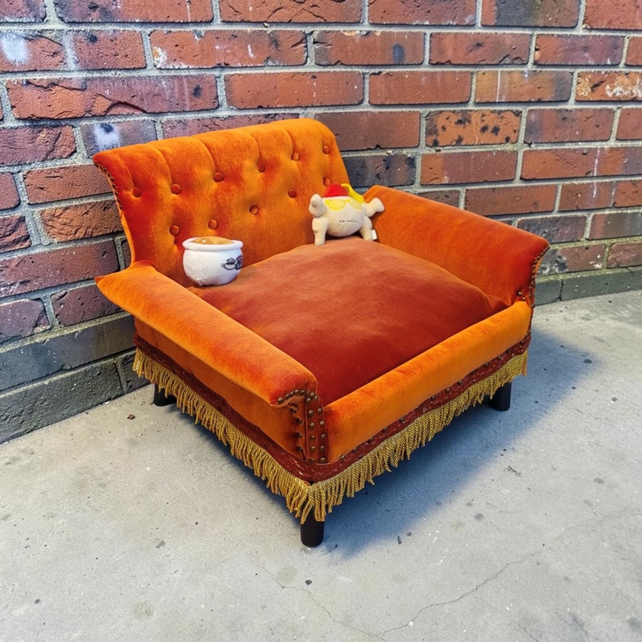 Friends Orange Pet Sofa, Central Perk Pet Sofa, Friends dog couch