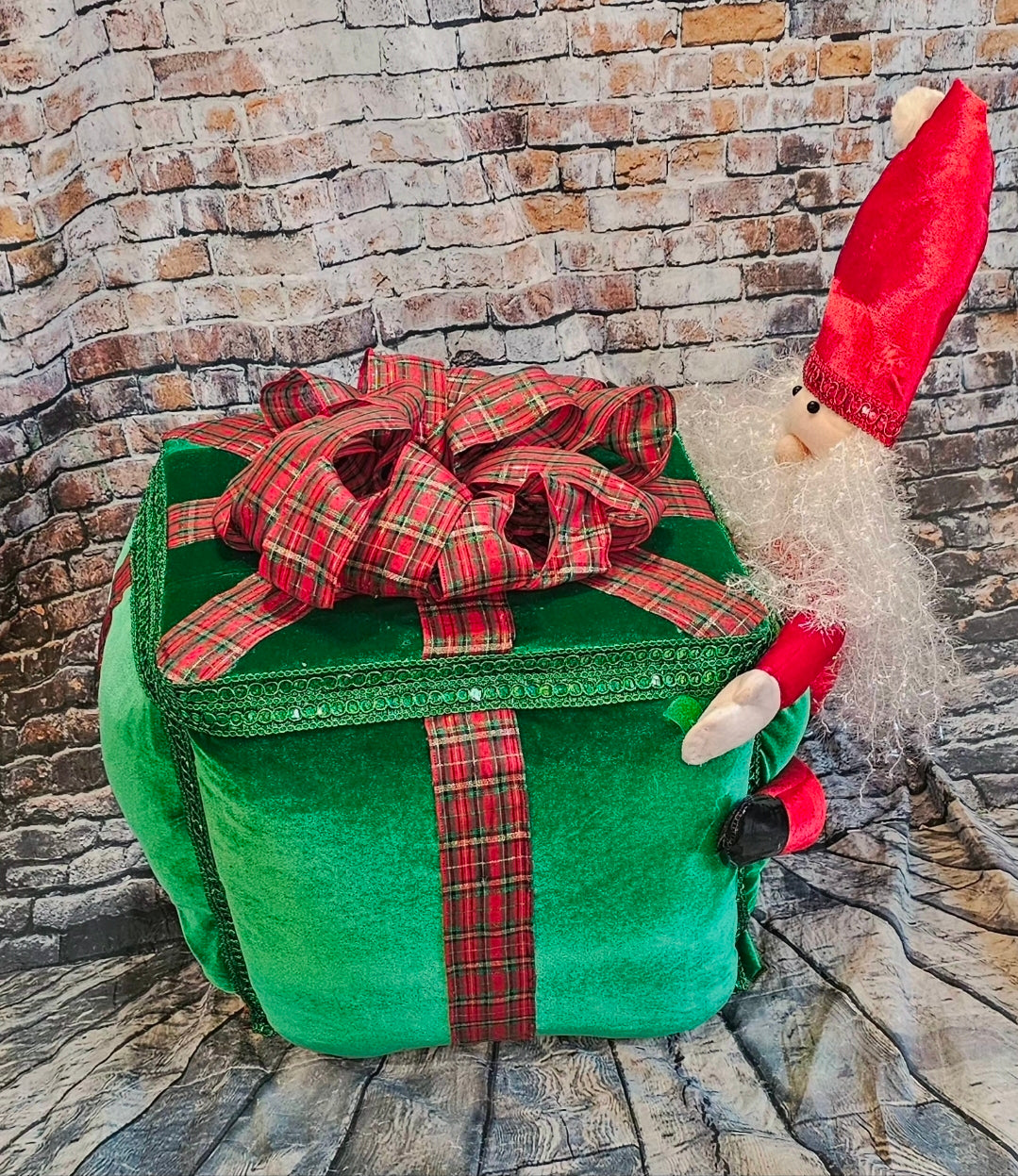 Present pet costume, Santa present pet costume