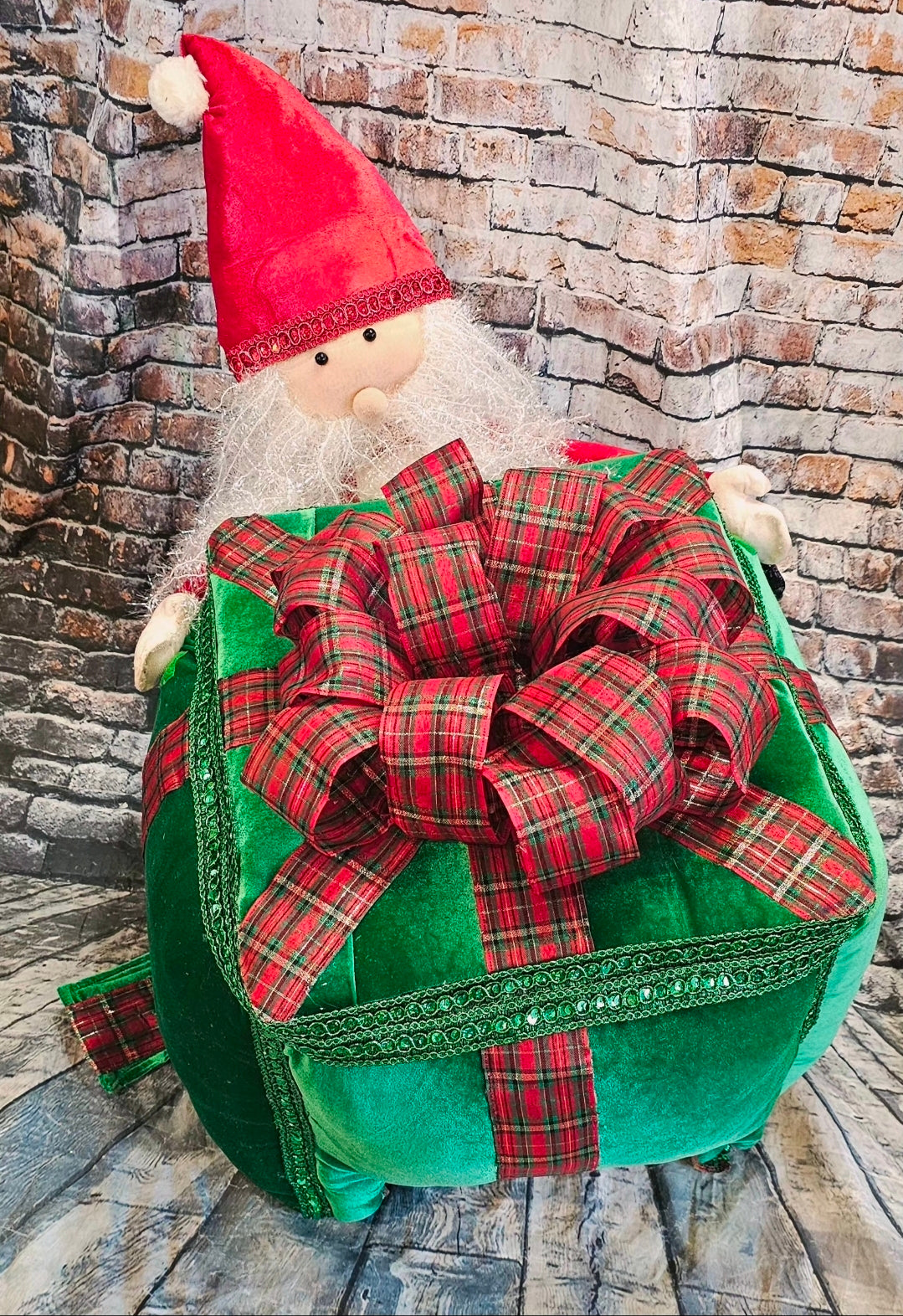 Present pet costume, Santa present pet costume