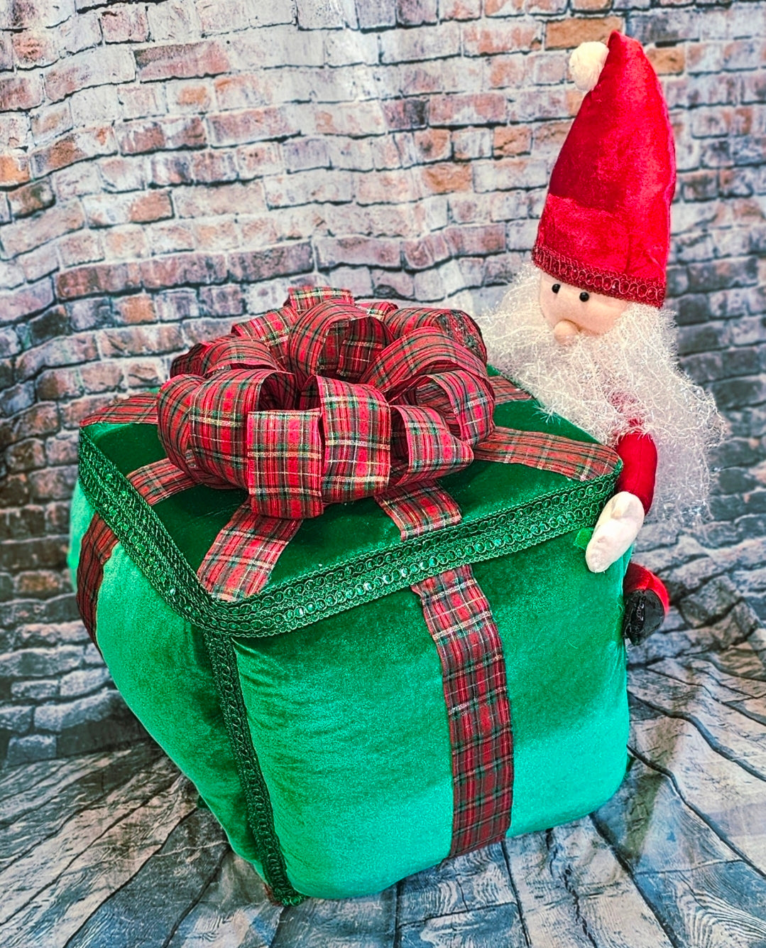 Present pet costume, Santa present pet costume