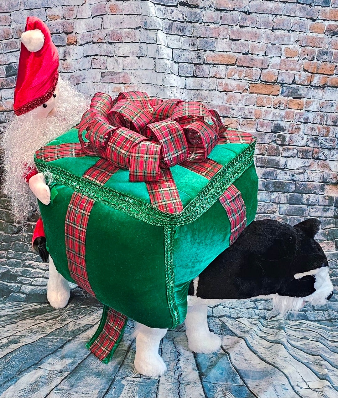 Present pet costume, Santa present pet costume