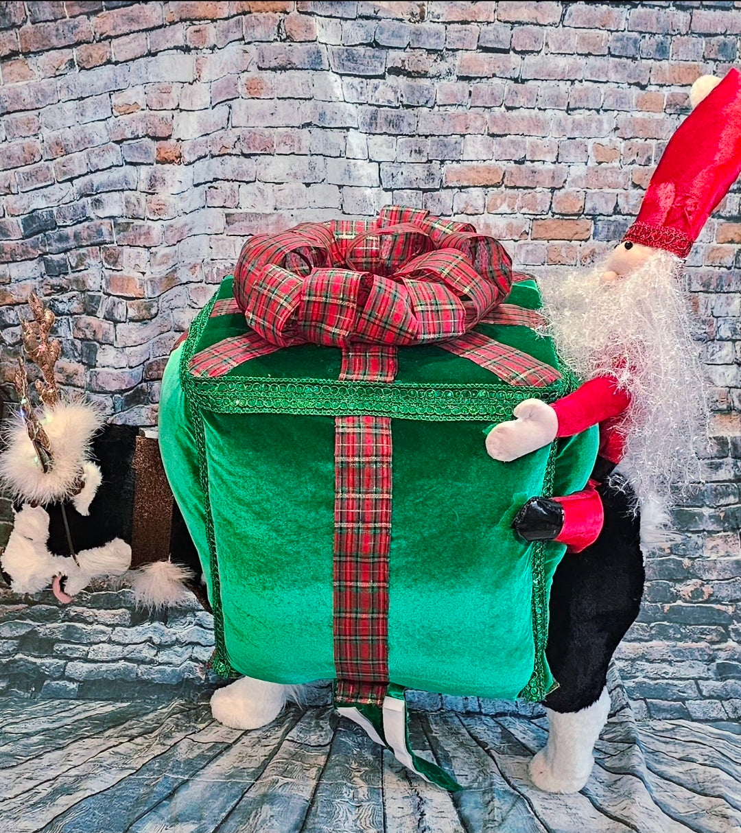 Present pet costume, Santa present pet costume