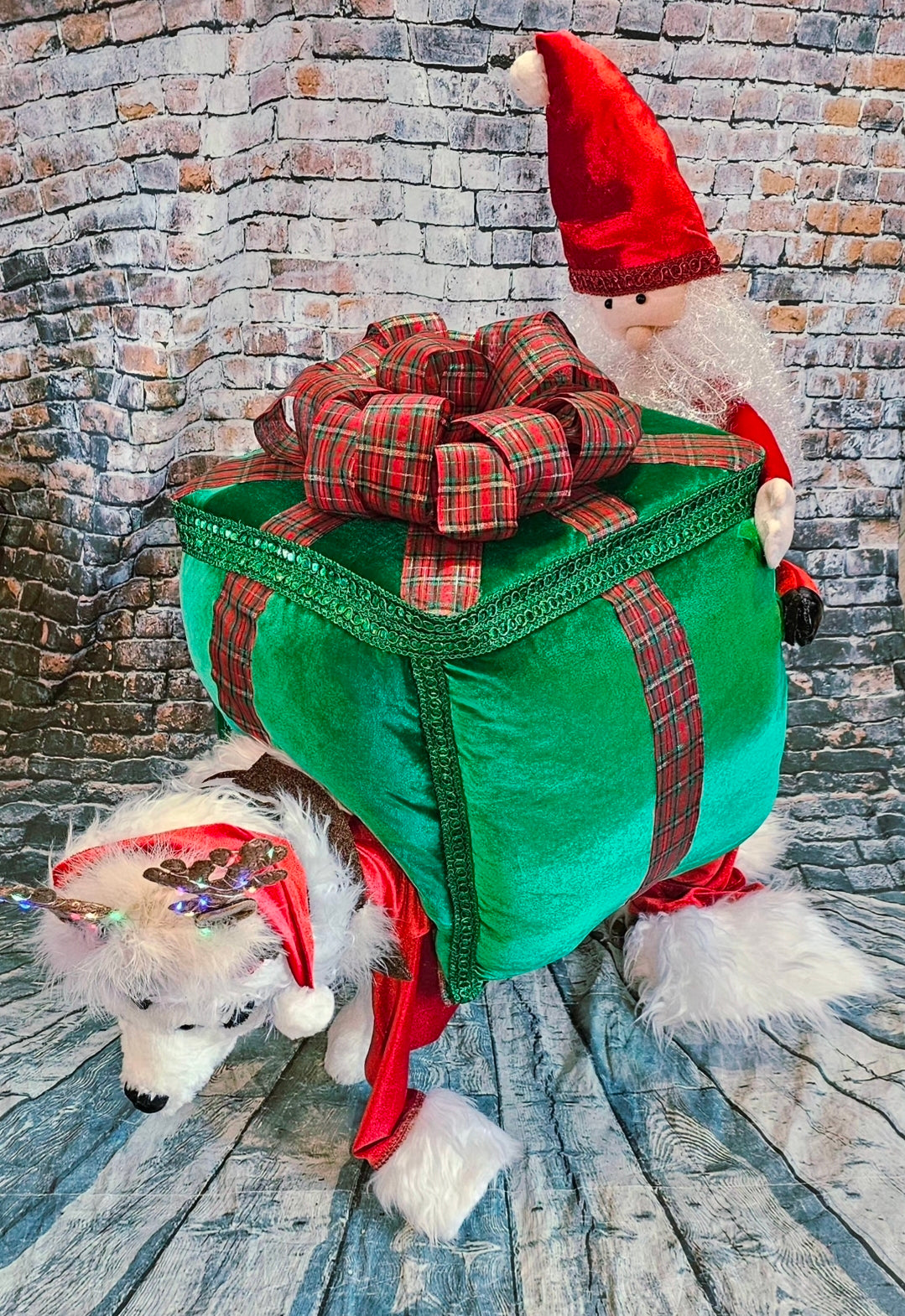 Present pet costume, Santa present pet costume