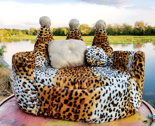 Leopard Royalty Crown Pet Bed, pet beds, luxury round pet beds, luxury dog beds, luxury crown leopard pet bed, leopard crown cat bed