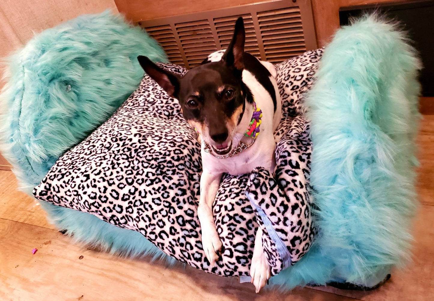 Headbord Pet bed, Headboard cat bed, Headboard dog bed. Faux fur, Leopard pet bed. Luxury Pet bed.