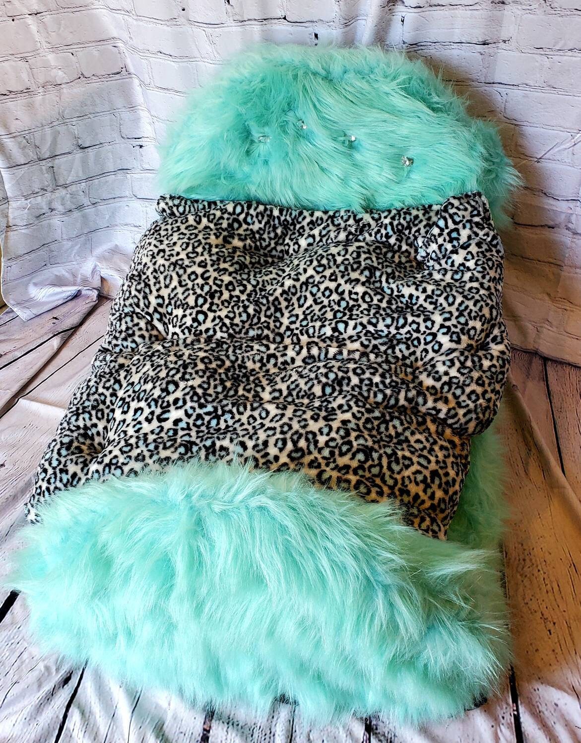 Headbord Pet bed, Headboard cat bed, Headboard dog bed. Faux fur, Leopard pet bed. Luxury Pet bed.