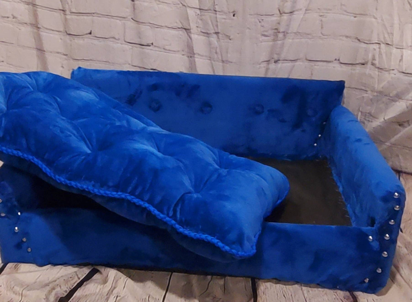 Luxury Pet Couch, dog couch, cat couch, pet furniture, blue, red, black, pink, white, pet couch, dog bed, cat bed, pet bed, dog bed
