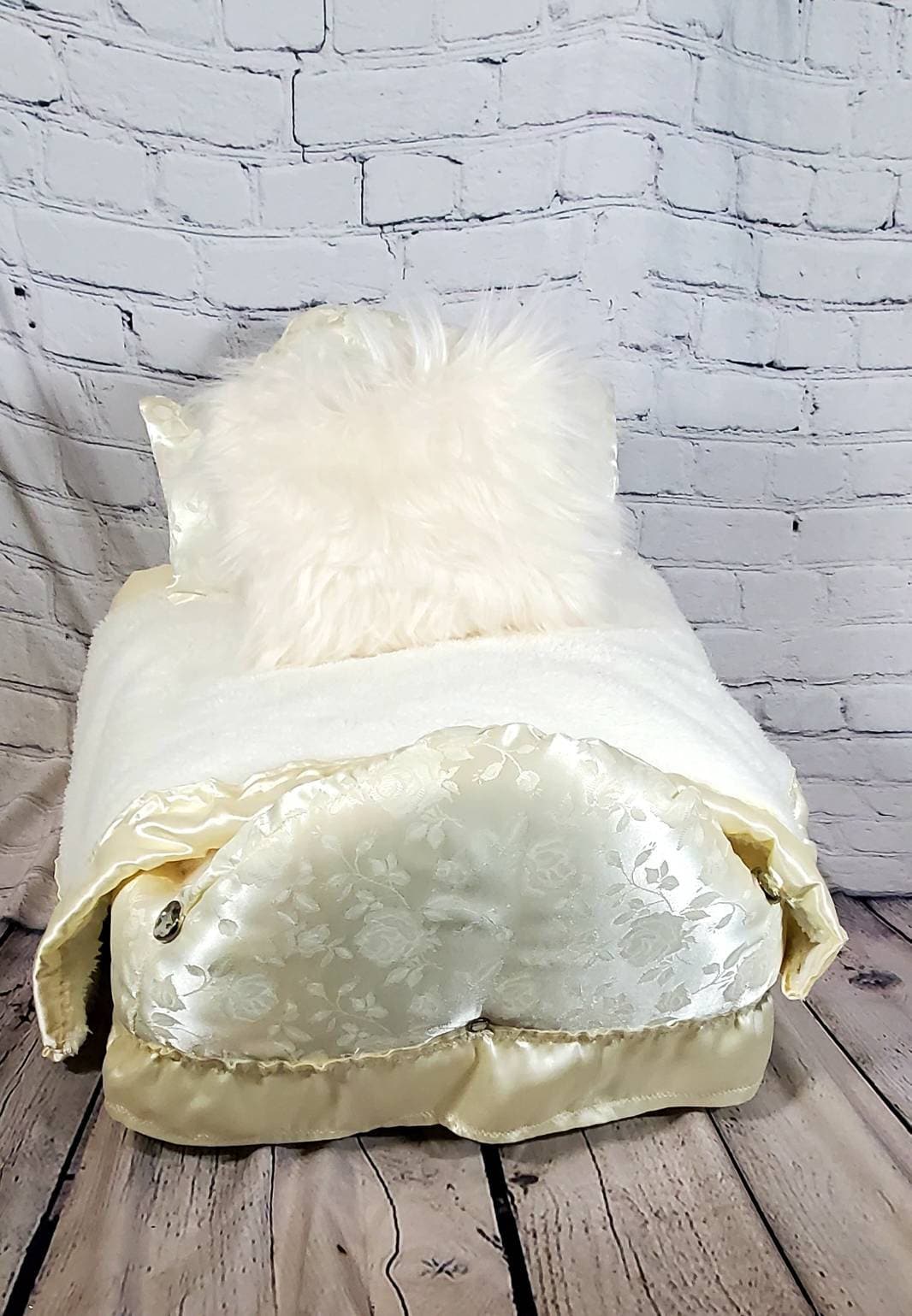 Custom Pet Bassinet, Puppy Bassinet, puppy bed, pet headboard bed, satin puppy bed, bassinets for dogs, Bassinet for puppies, pet bassinets