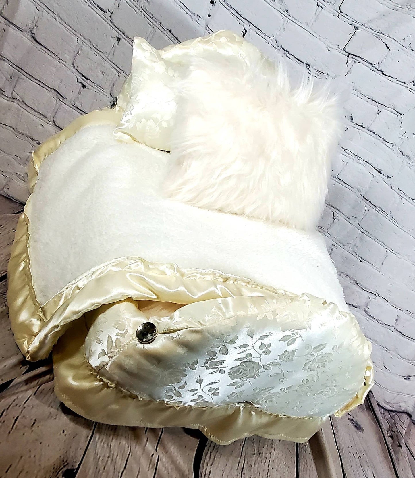 Custom Pet Bassinet, Puppy Bassinet, puppy bed, pet headboard bed, satin puppy bed, bassinets for dogs, Bassinet for puppies, pet bassinets