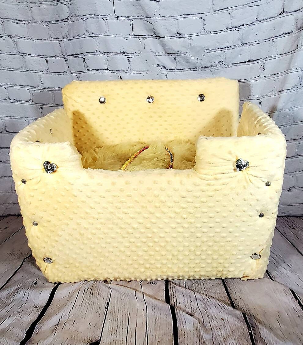 Pet car seat, dog car seat, dog booster seat, pet booster set, luxury pet bed, dog bed, luxury dog bed, safety pet seat, pet car bed