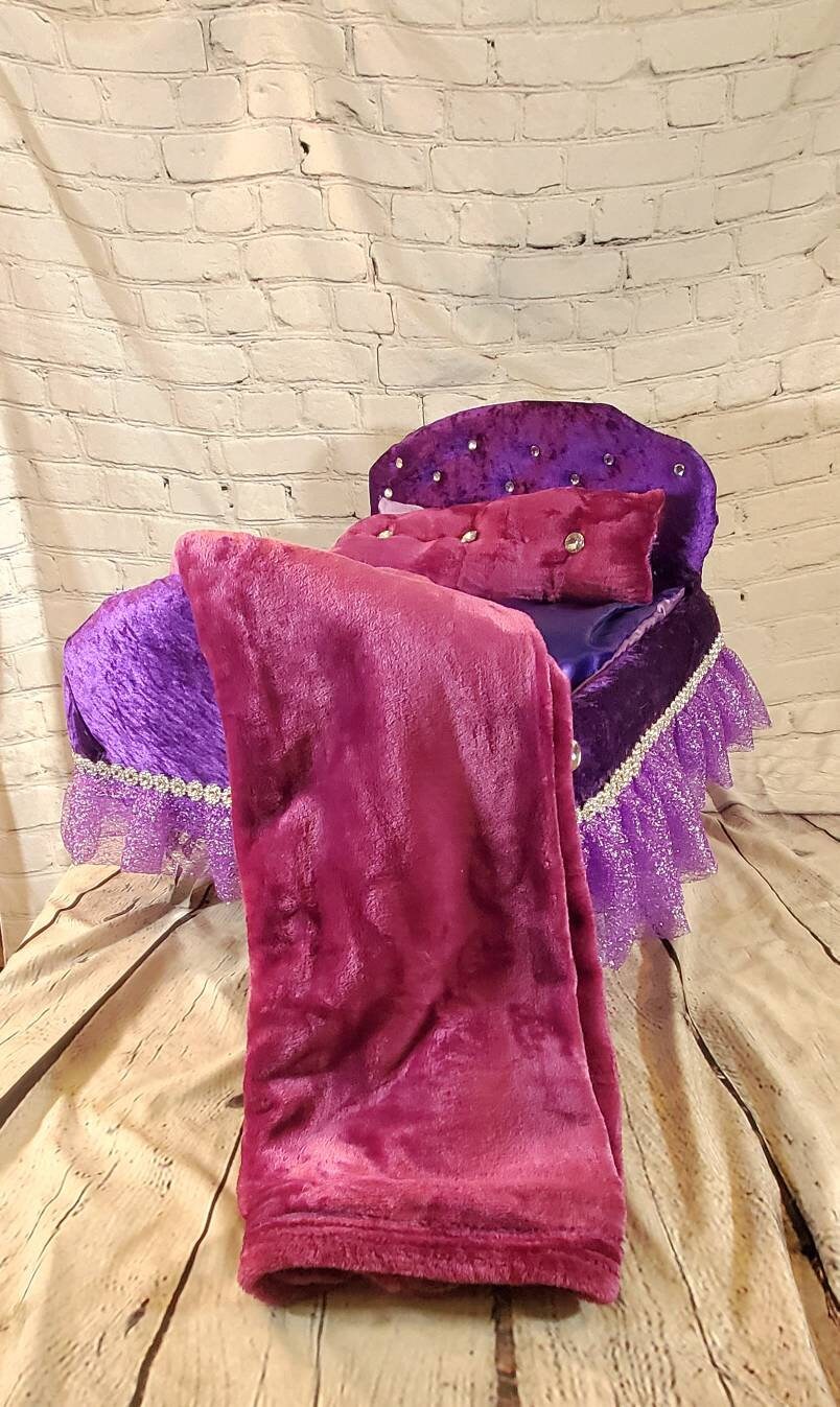 Custom Pet Bassinet, Puppy Bassinet, puppy bed, pet headboard bed, velvet plush bed, bassinets for dogs, Bassinet for puppies, pet bassinets