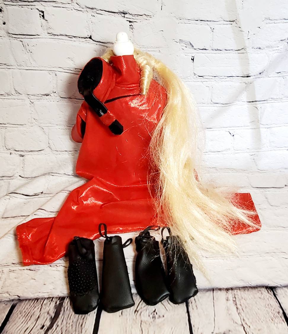 Britney Spears pet costume replica, oops I did it again pet costume, pop singer pet costume, dog pop singer, Britney Spears dog costume
