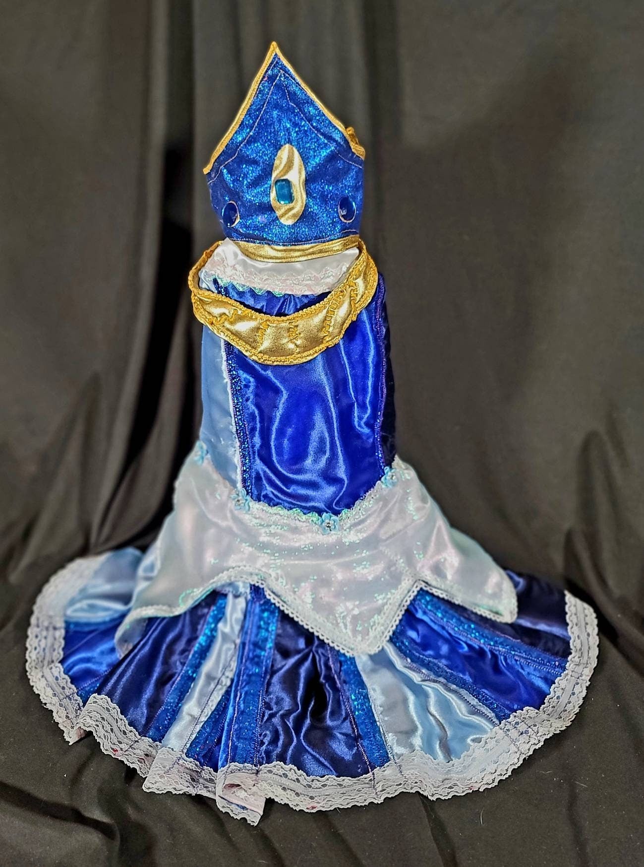 - Sleeping Beauty pet costume, sleeping beauty revisable pet costume, Sleeping Beauty is it pink is it blue pet costume, Aurora dog costume