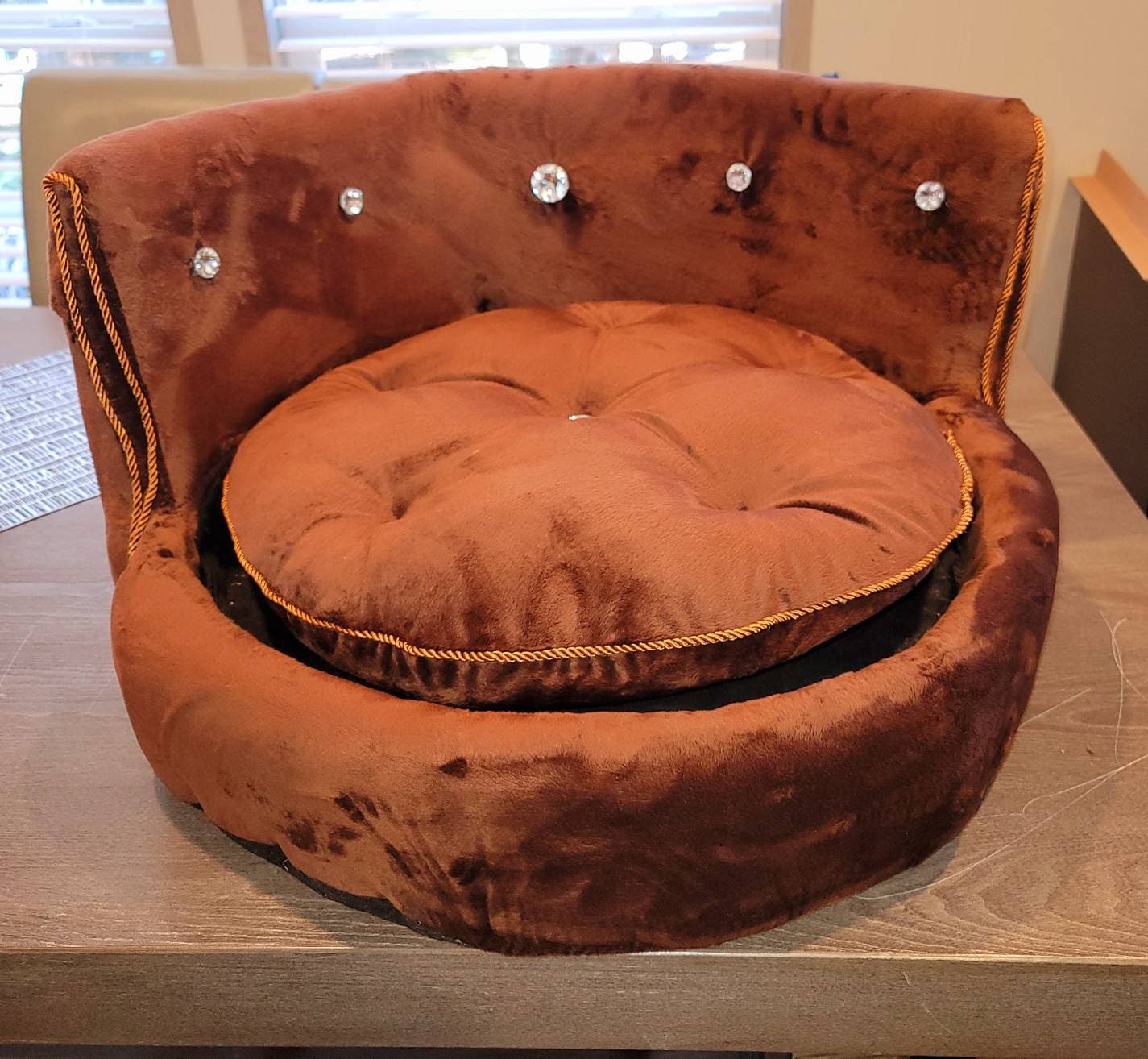 Round high back luxury pet chair, diamond pet chair, Round dog bed, Round pet bed, pet bed, pet couch luxury, Round pet sofa, pet furniture