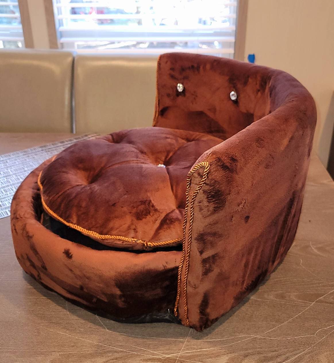 Round high back luxury pet chair, diamond pet chair, Round dog bed, Round pet bed, pet bed, pet couch luxury, Round pet sofa, pet furniture