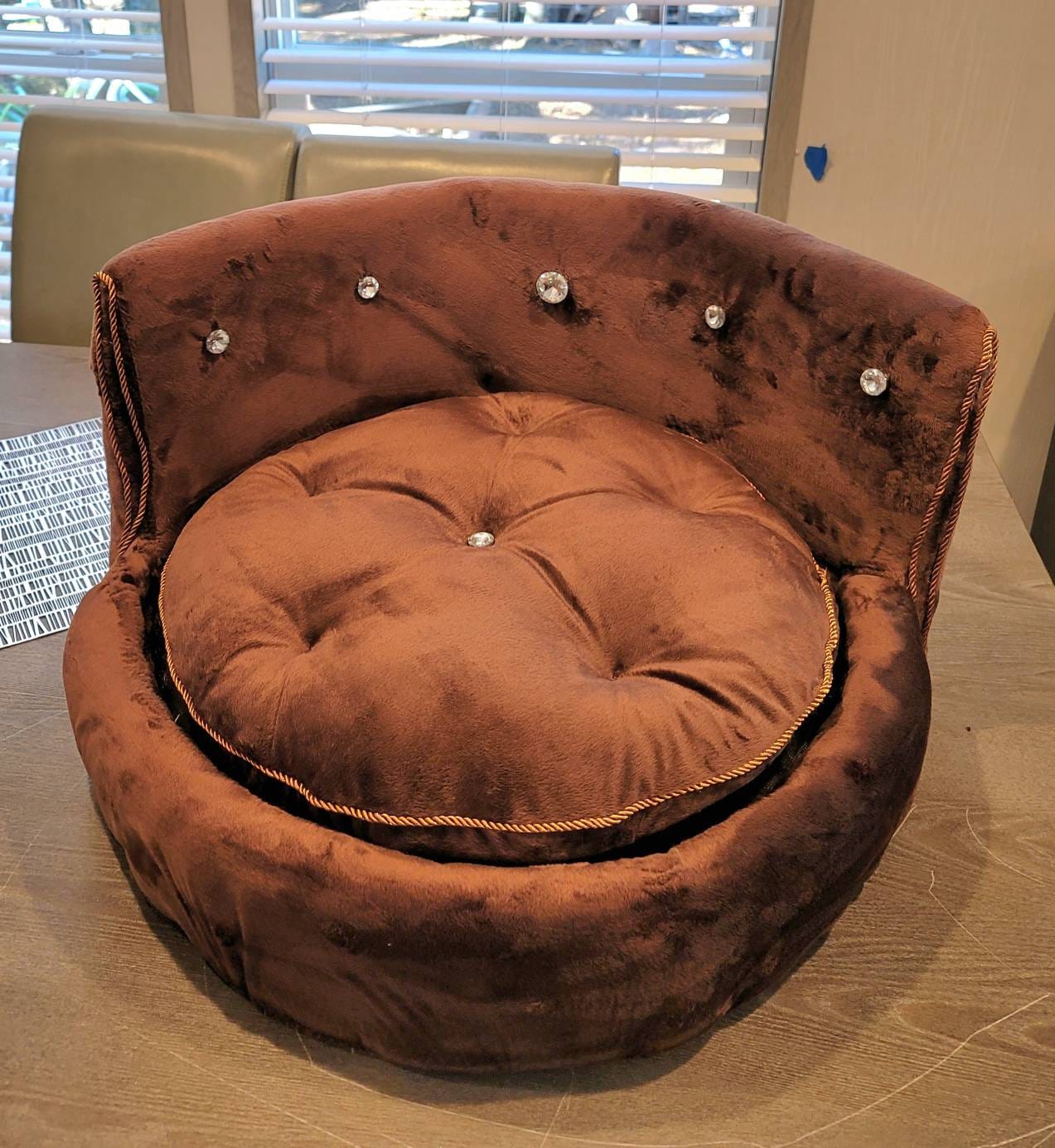 Round high back luxury pet chair, diamond pet chair, Round dog bed, Round pet bed, pet bed, pet couch luxury, Round pet sofa, pet furniture