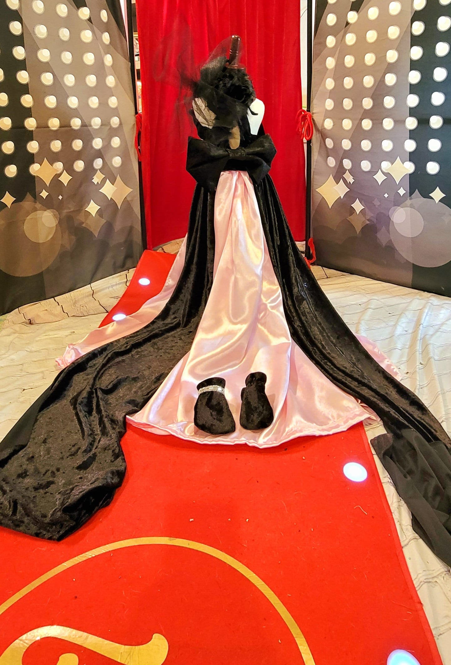 J-Lo pet cutout dress, J-Lo pet costume, J-Lo dog costume, Mutt gala pet costume, Jennifer Lopez pet costume