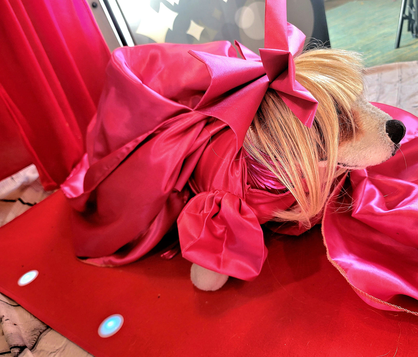 - Lady Gaga pink pet costume, lady gaga dog costume, mutt gala pet costume, Lady Gaga pet Halloween costume, pet mett gala replica