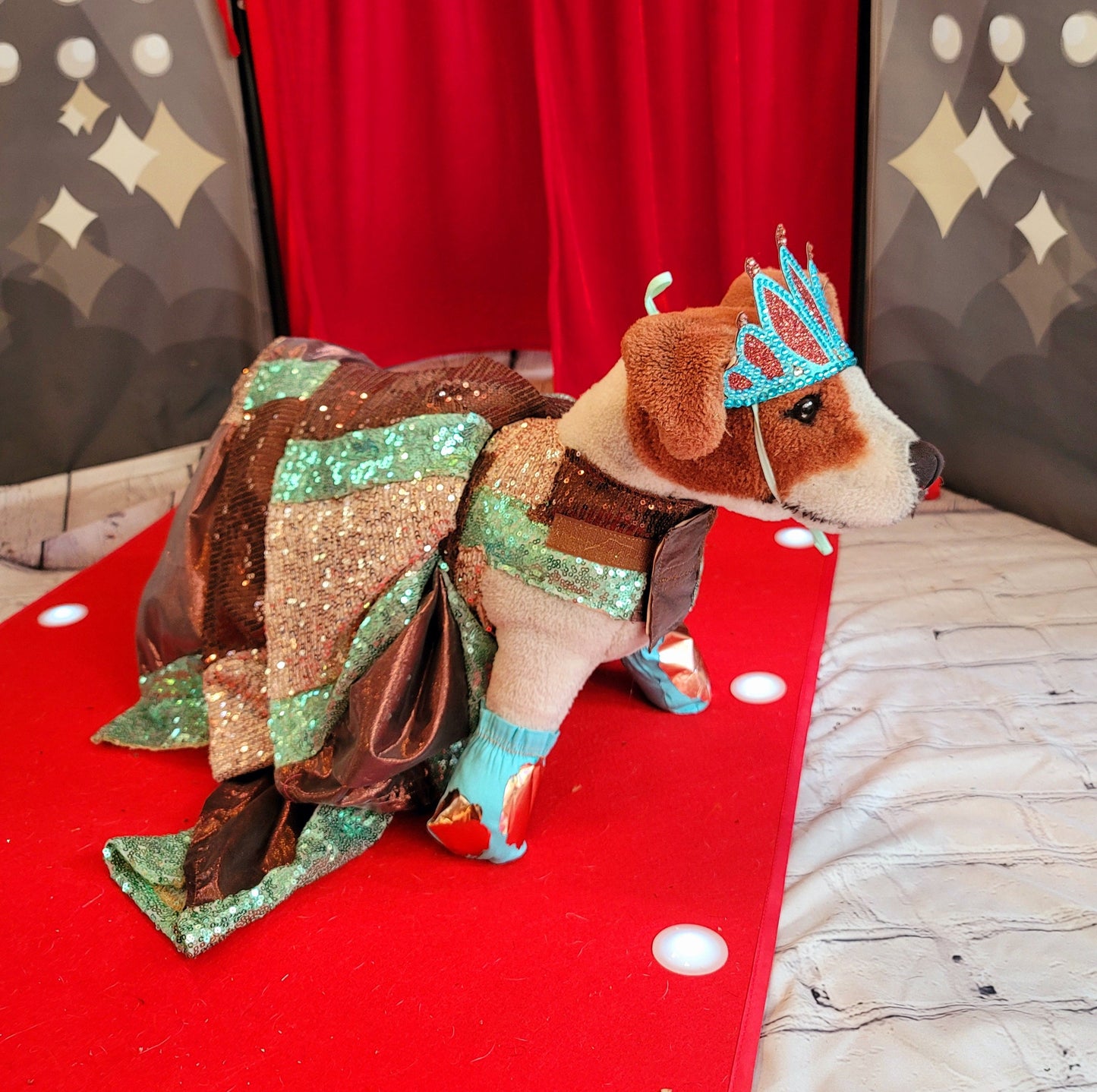 - Statue liberty pet dress, empire state pet dress, blake lively new York pet dress, mutt gala pet costume, blake lively dog costume