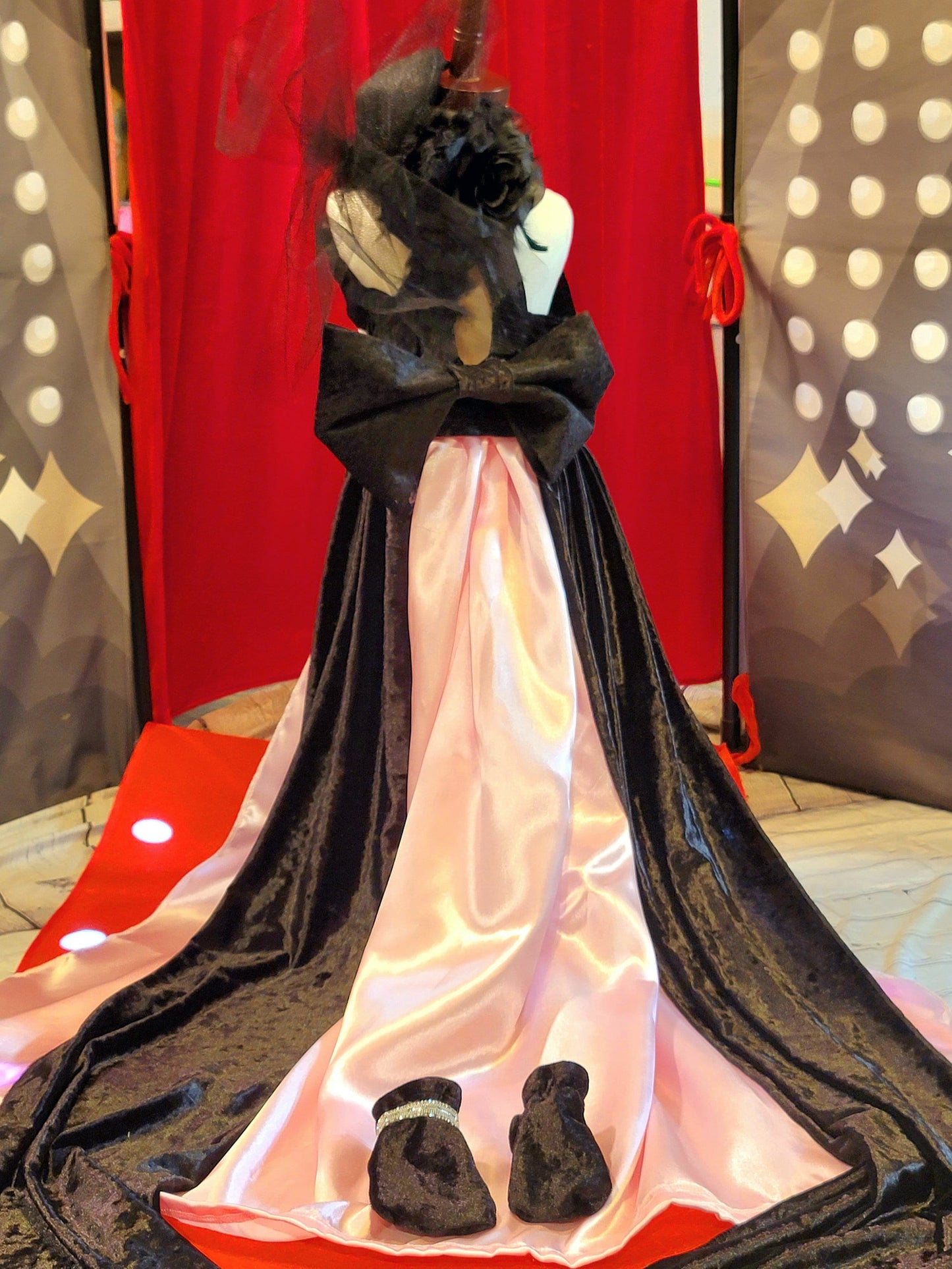 J-Lo pet cutout dress, J-Lo pet costume, J-Lo dog costume, Mutt gala pet costume, Jennifer Lopez pet costume