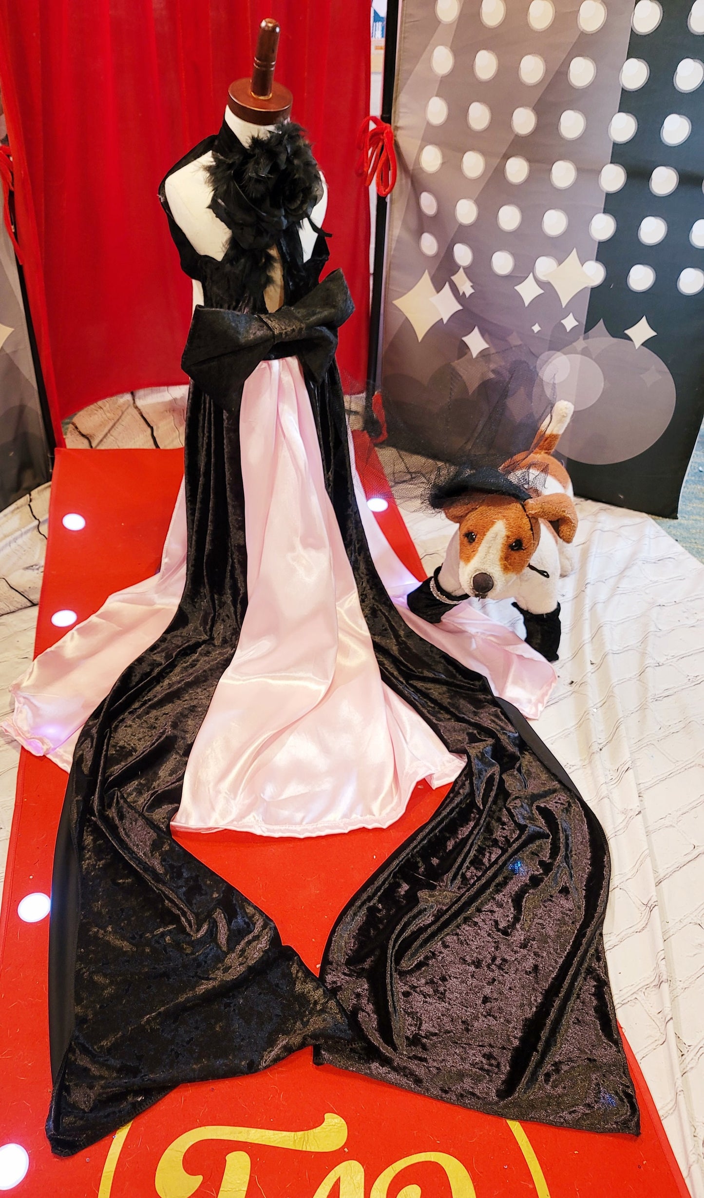 J-Lo pet cutout dress, J-Lo pet costume, J-Lo dog costume, Mutt gala pet costume, Jennifer Lopez pet costume