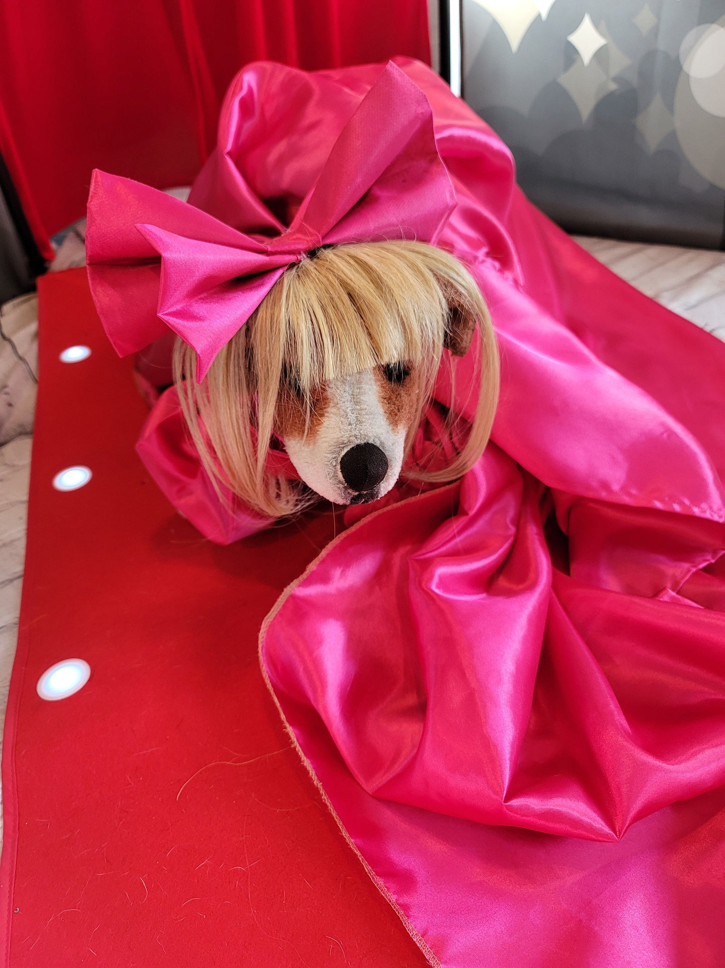 - Lady Gaga pink pet costume, lady gaga dog costume, mutt gala pet costume, Lady Gaga pet Halloween costume, pet mett gala replica