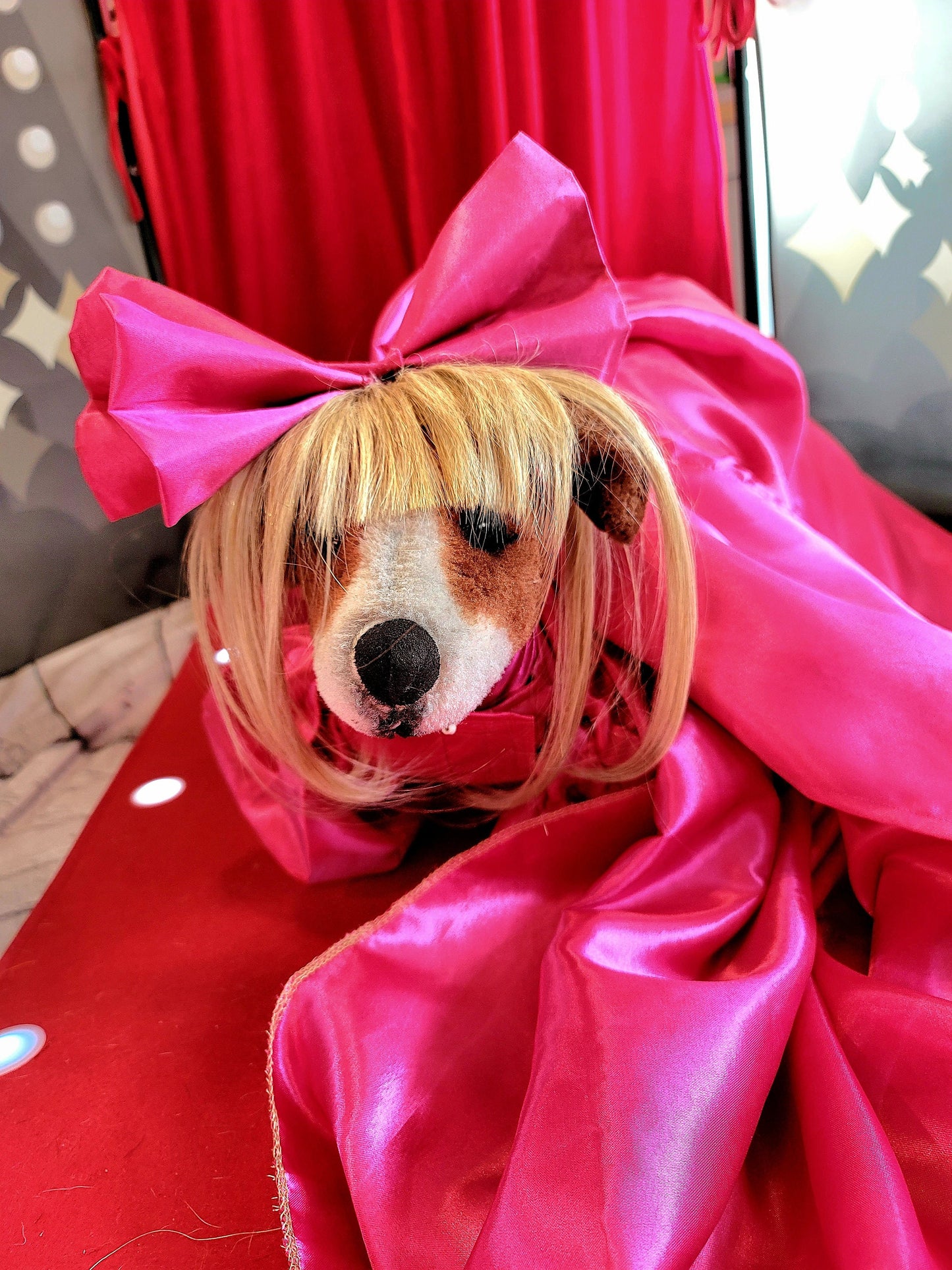 - Lady Gaga pink pet costume, lady gaga dog costume, mutt gala pet costume, Lady Gaga pet Halloween costume, pet mett gala replica