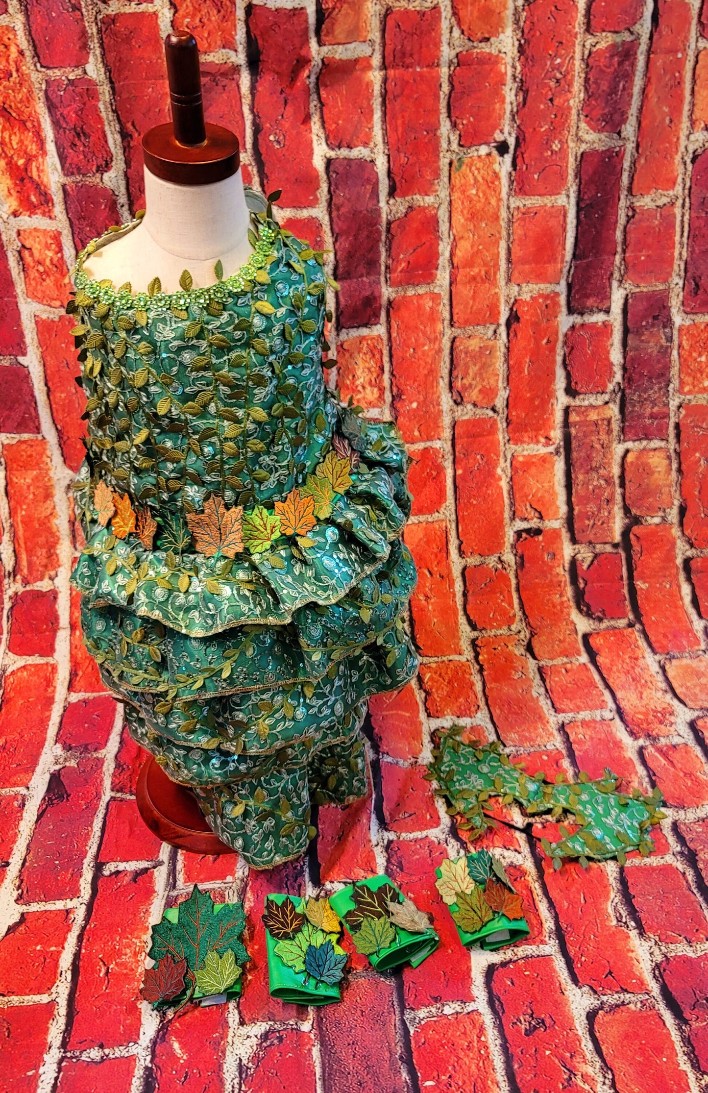 - Poison Ivy Pet Costume, Poison Ivy dog costume, Poision Ivy Cat costume, pet Poison Ivy costume, dog Poison Ivy costume, cat Poison Ivy