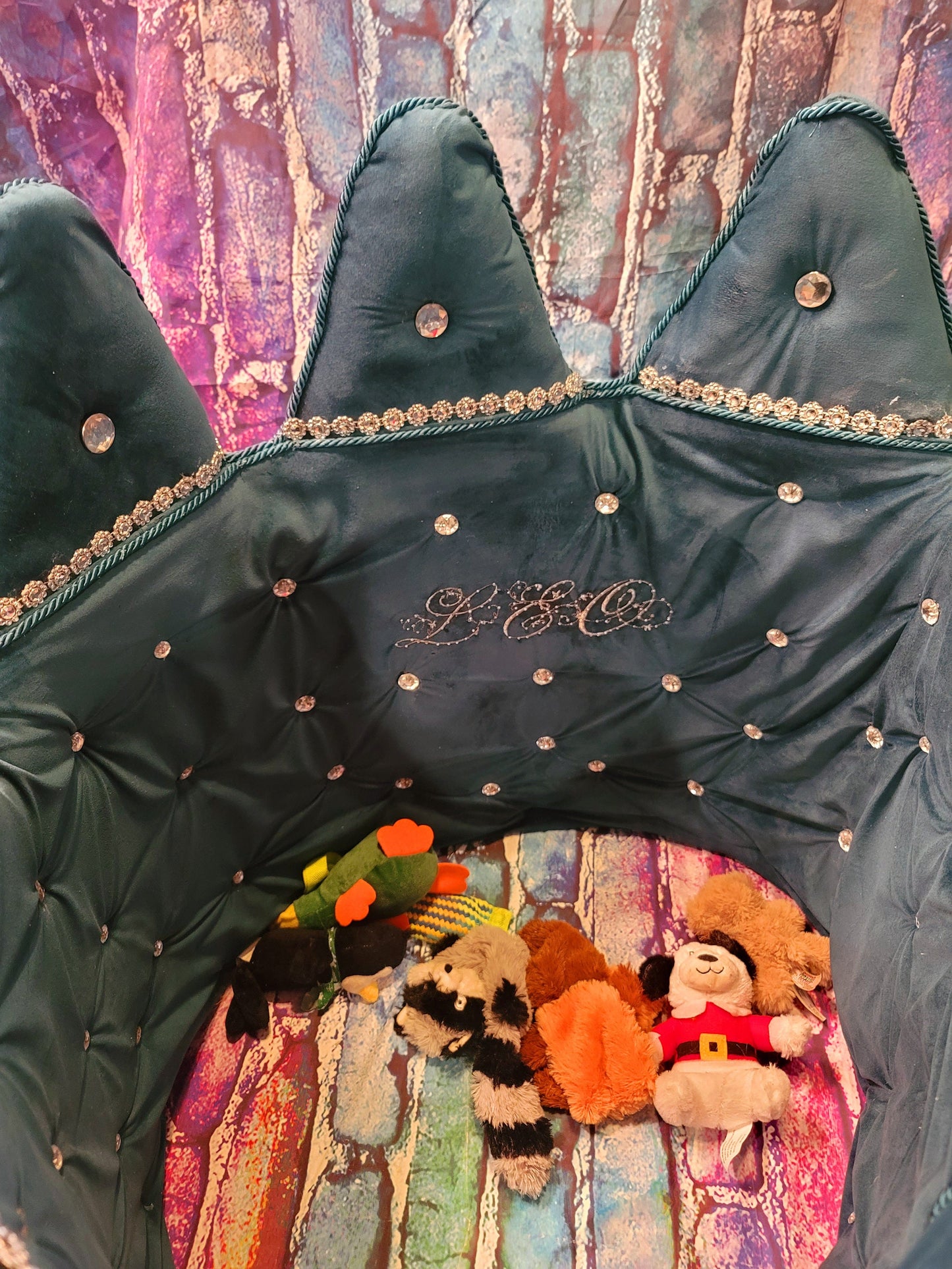 Crown Pet Play Pen, Crown dog play pen, Crown pet toy box, dog play pen, dog toy box, Crown pet house, Crown dog house, cat play pen