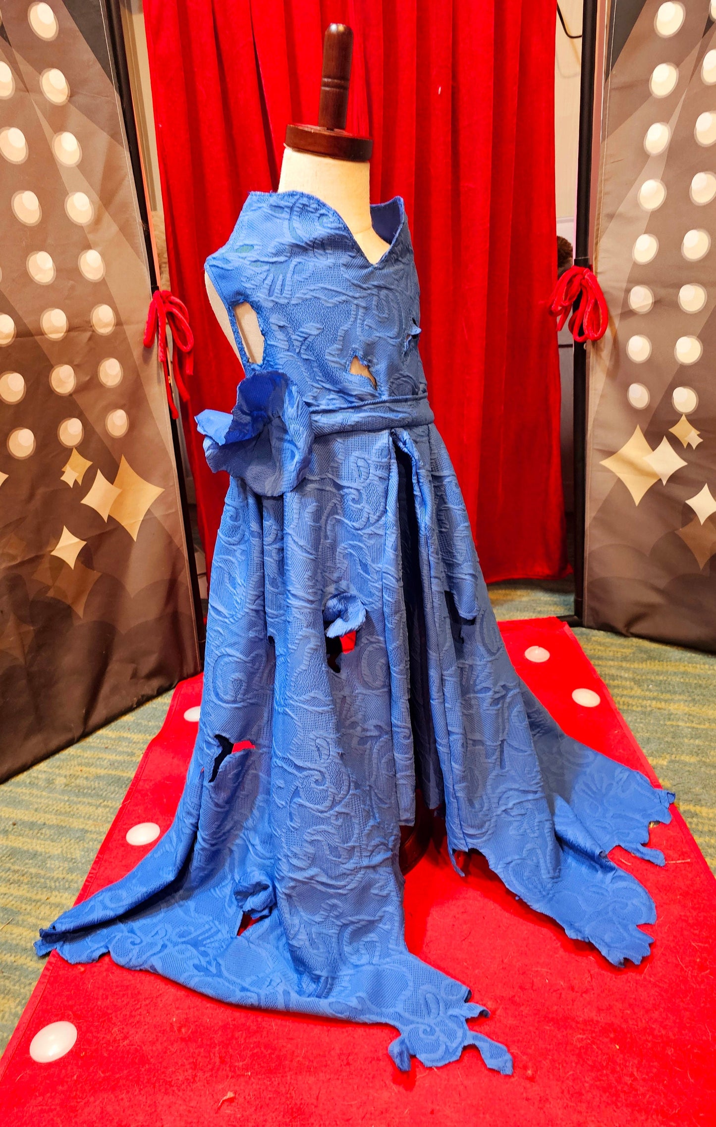 Blue Taylor Era's pet premiere dress, Taylor Swift pet blue premiere dress, Taylor dog premiere dress, blue flower pet dress, Era's tour pet