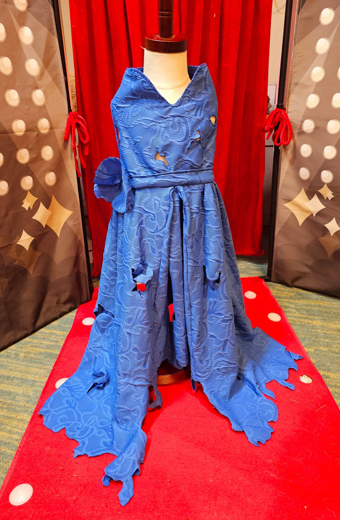 Blue Taylor Era's pet premiere dress, Taylor Swift pet blue premiere dress, Taylor dog premiere dress, blue flower pet dress, Era's tour pet