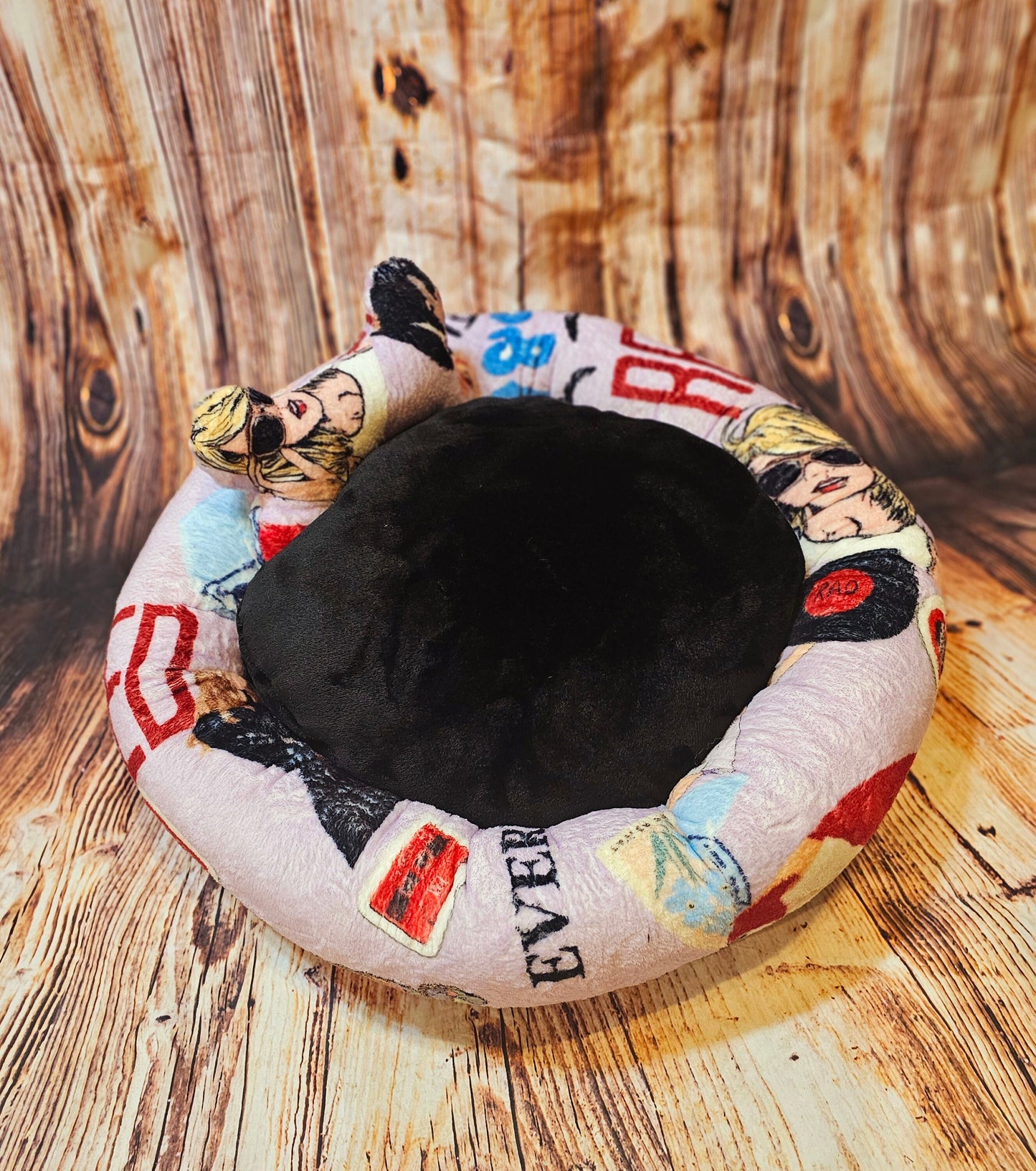 Taylor Swift round pet bed, Taylor Swift round dog bed, Taylor Swift round cat bed, Taylor Swift pet travel bed, Taylor Swift pet bed