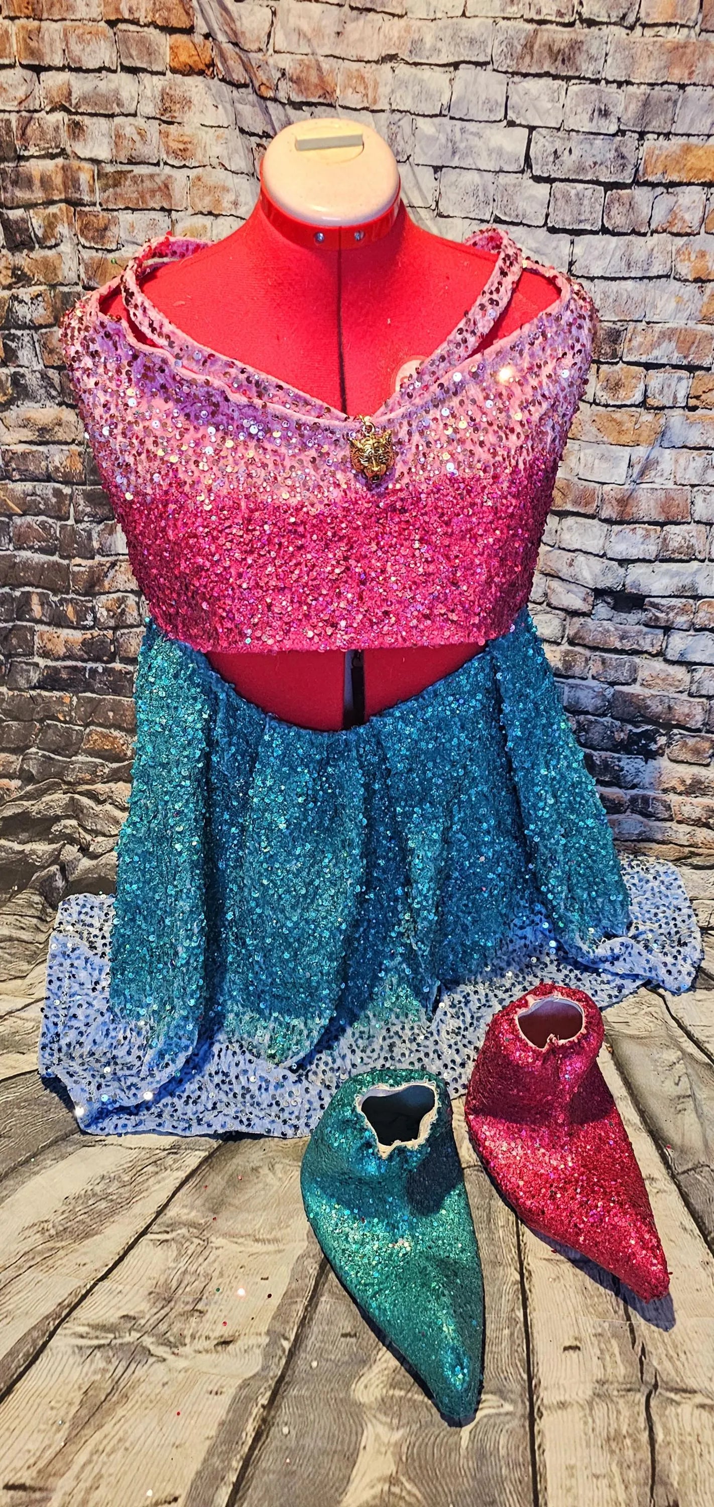 - Taylor 1989 Eras pet costume, Taylor 1989 pet costume, 1989 dog sequin costume, 1989 sequin pet dress, Taylor Swift pet costume, 1989 cat dress