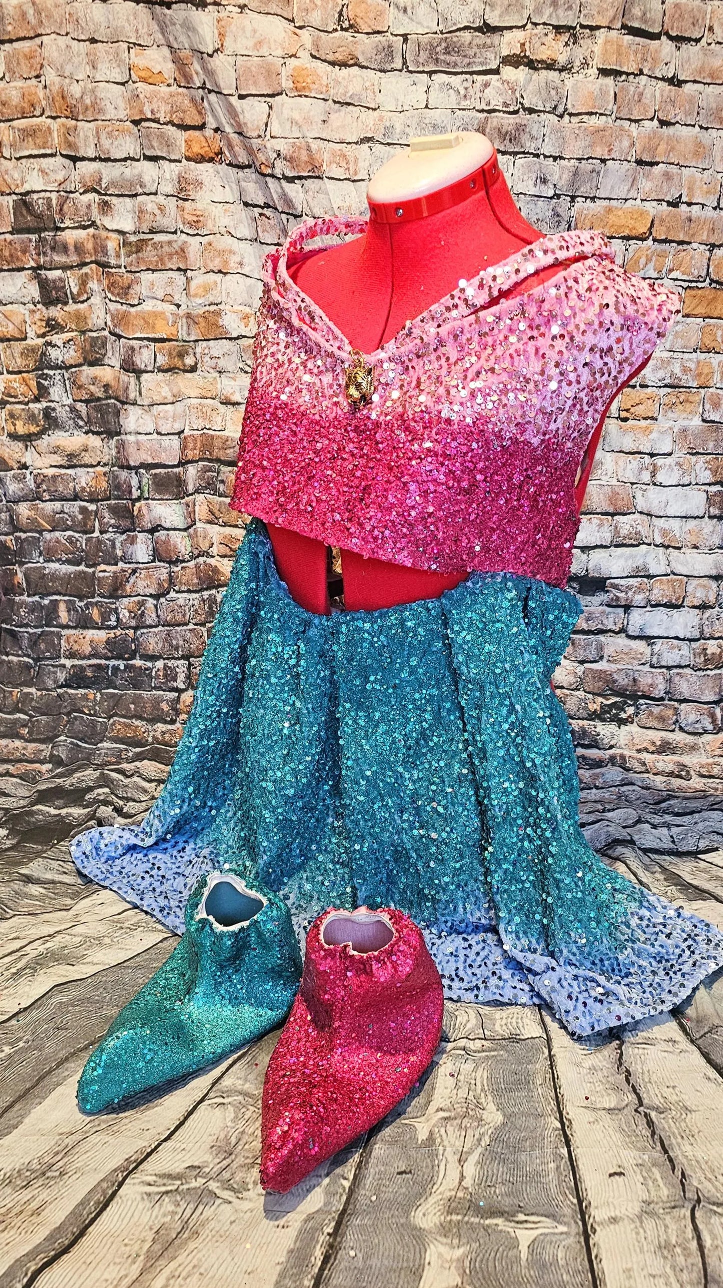 - Taylor 1989 Eras pet costume, Taylor 1989 pet costume, 1989 dog sequin costume, 1989 sequin pet dress, Taylor Swift pet costume, 1989 cat dress