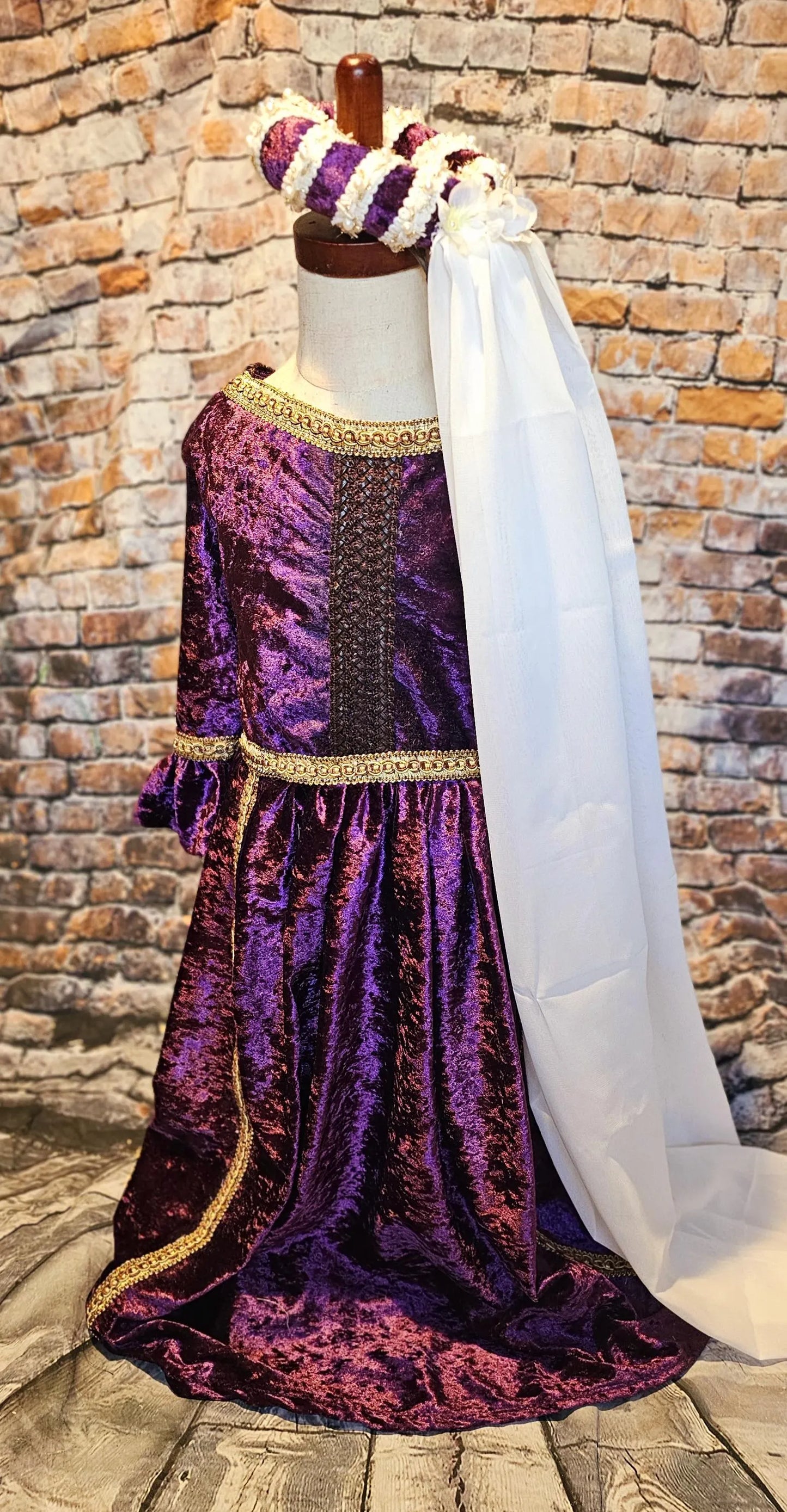 -  Renaissance pet dress, Renaissance dog dress, Renaissance cat dress, Medievil pet costume, Medievil pet dress, Medievil pet headdress